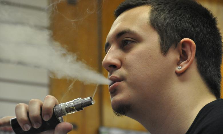 Ethan Theewis, a store clerk at Vape N Chill, uses a mechanical box moderator. (Northern Review photo/Grant Pepper)
