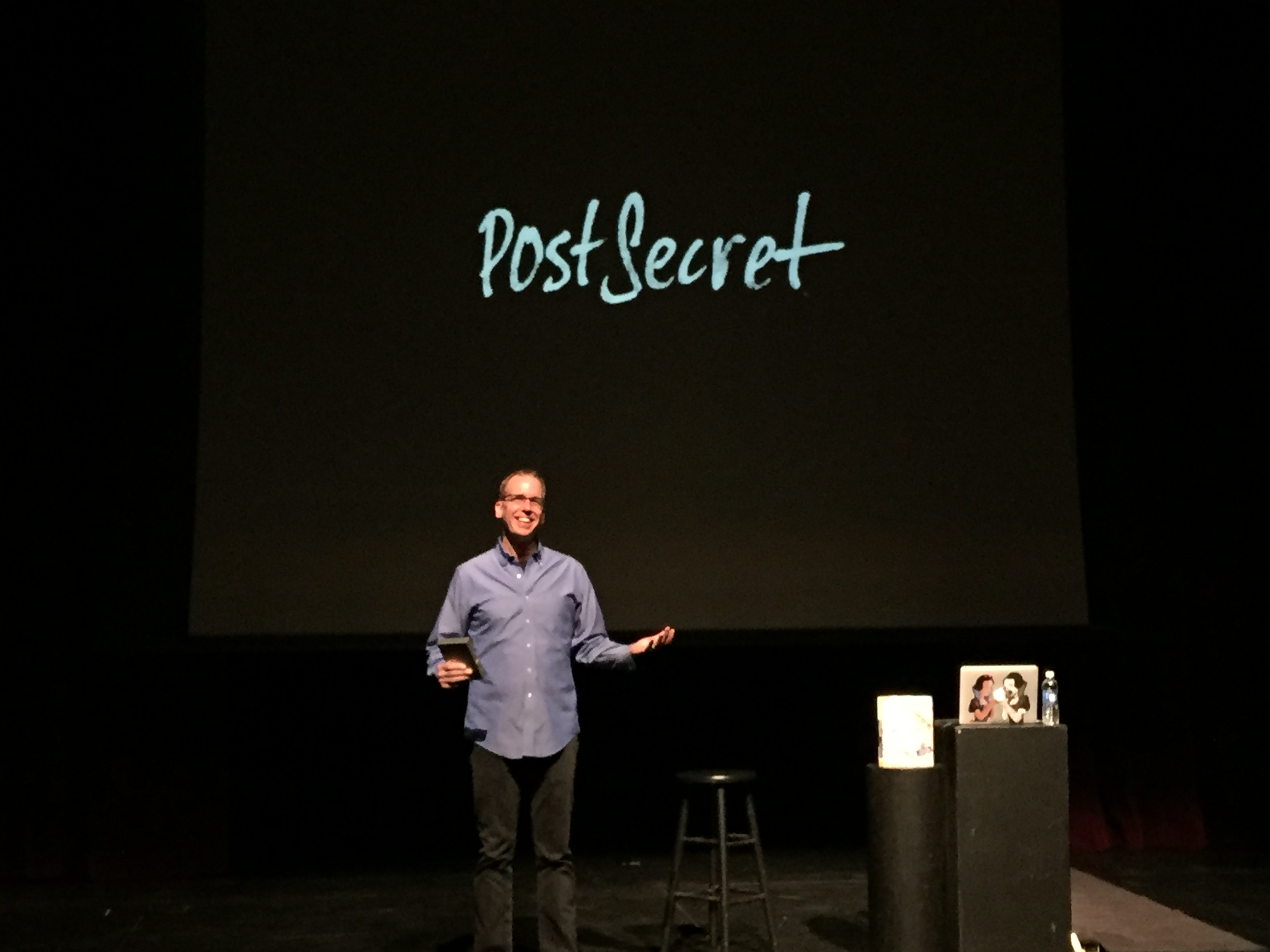 Frank Warren addressing the Freed Center crowd during his talk in Ada. (Northern Review photo/Shane Tilton)