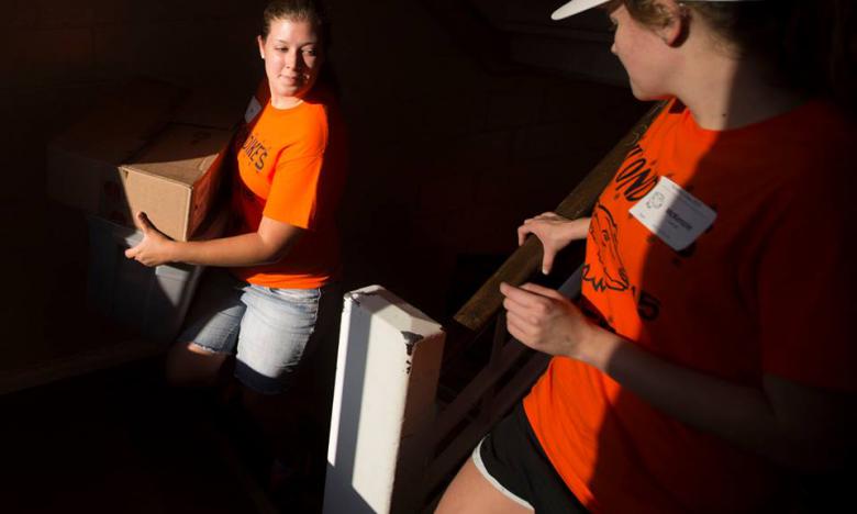 Klondike's Crew helping freshman move into their dorms. (photo/ Ohio Northern University Facebook)